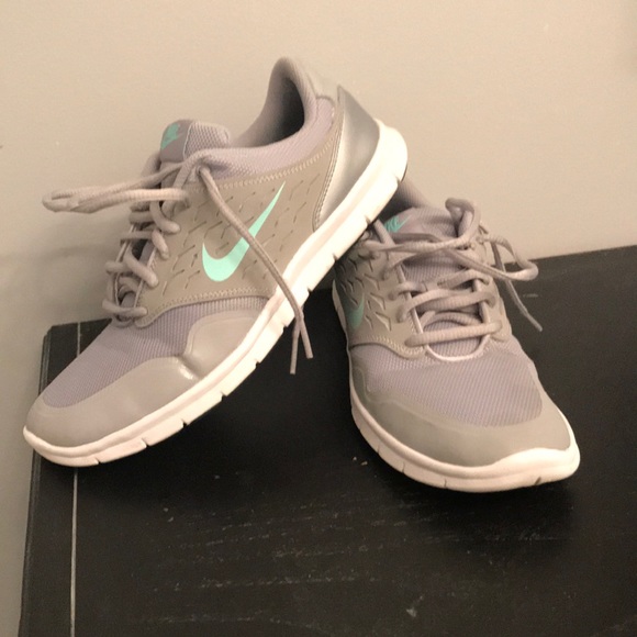 Nike Shoes - Nike Flex runners